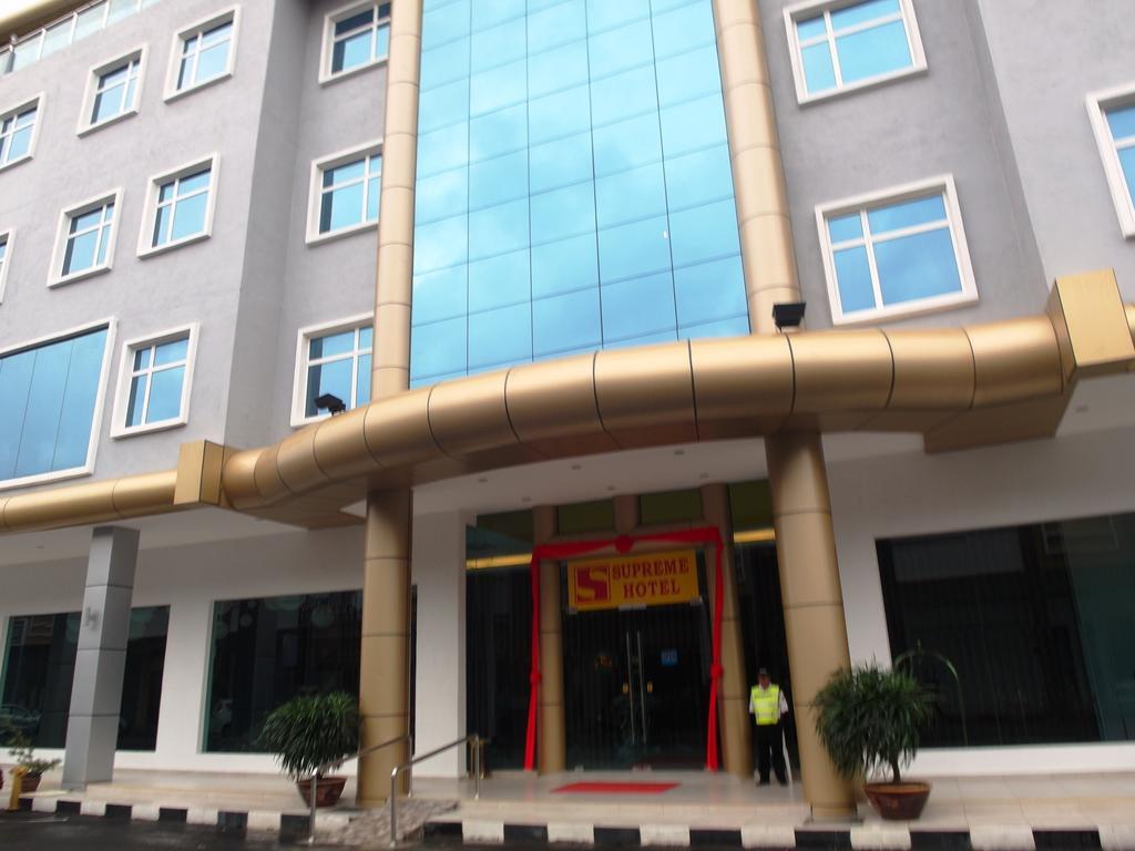 Supreme Hotel Malacca Exterior foto